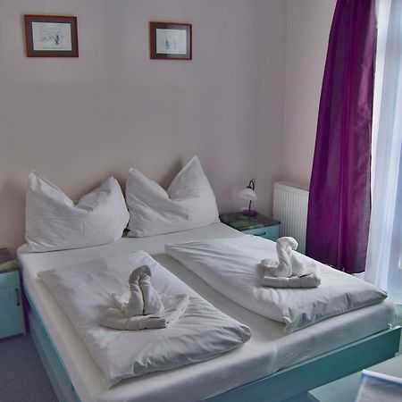 Penzion Parkur Hotel Hrobice Екстериор снимка