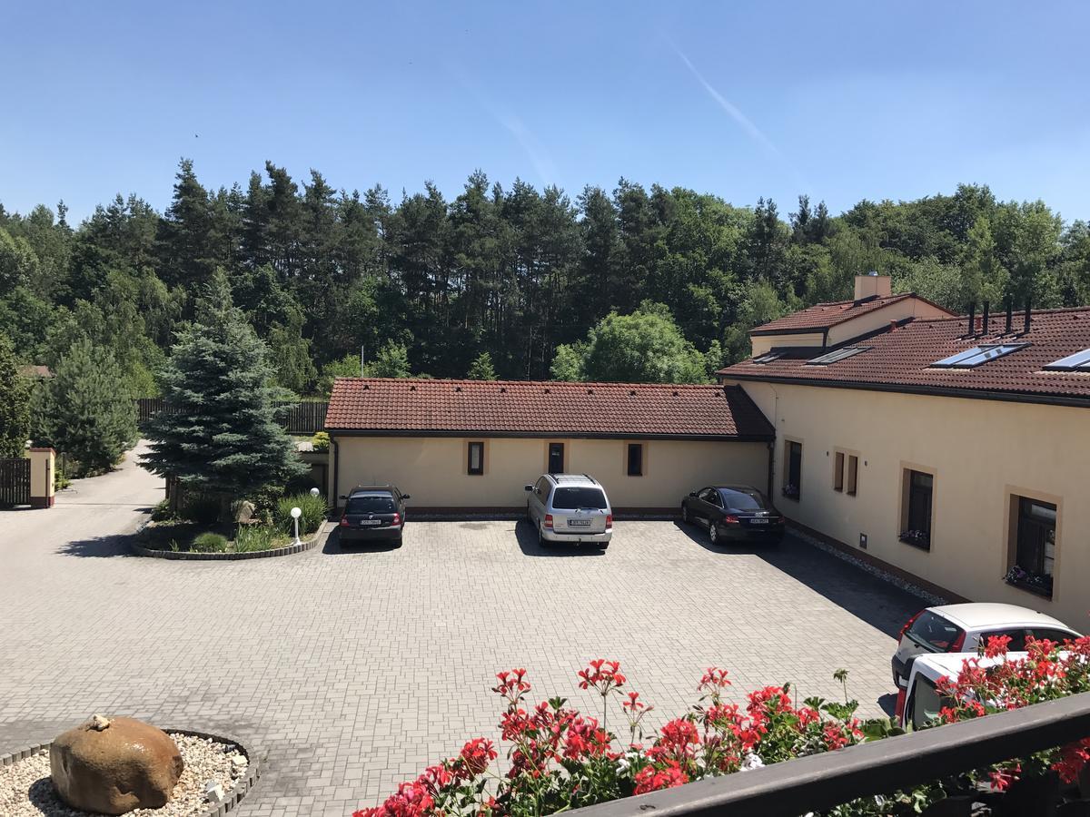 Penzion Parkur Hotel Hrobice Екстериор снимка